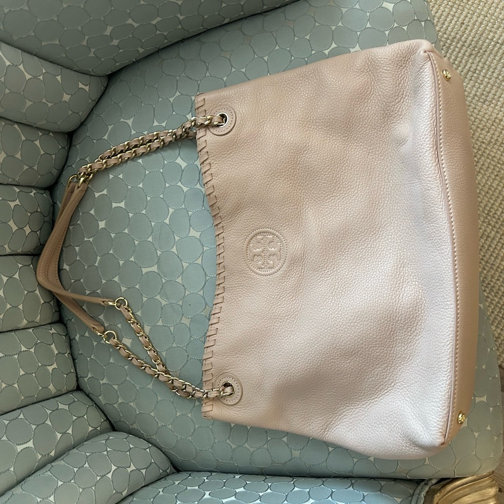 Tory Burch : Slouchy Blush color Leather Shoulder Bag - Gold Hardware